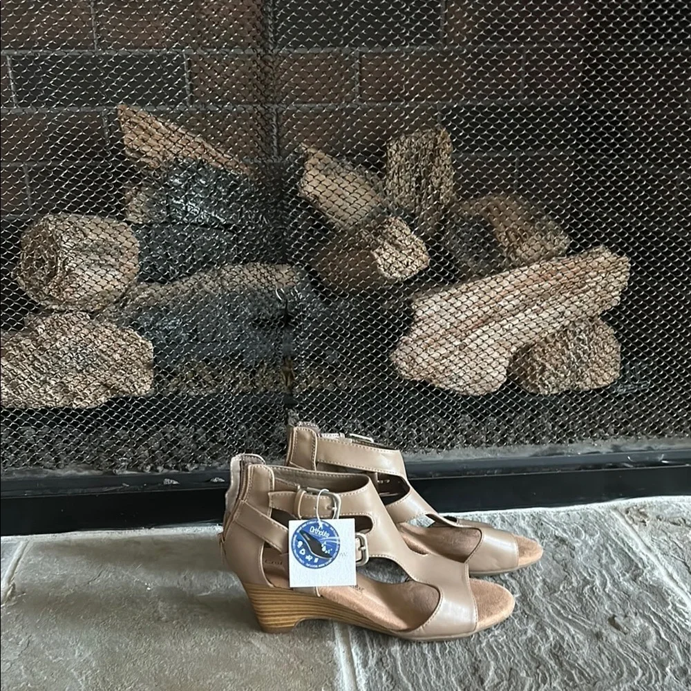 Croft & Barrow Stylish Tan Wedge Sandals, Size 7, NWT
